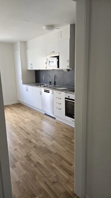 Ett kök efter renovering hos Skandia Fastigheter
