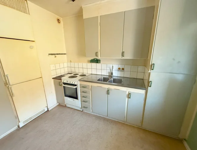 Ett kök före renovering hos Skandia Fastigheter
